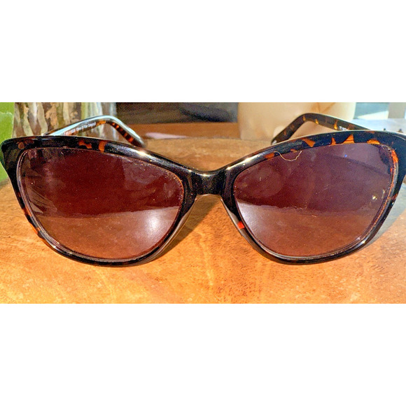 Elle‎ Classic Square Sunglasses Beach Summer Preppy - Picture 1 of 10